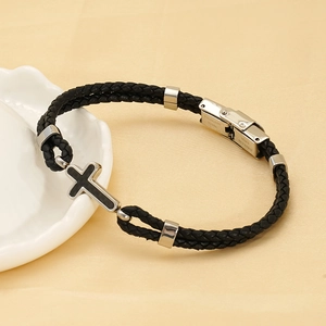 Bracelet tressé en cuir noir pour hommes avec croix en acier inoxydable argenté