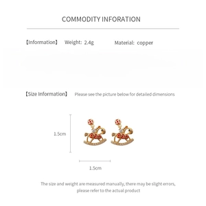 Detailed infographic of rocking horse earrings with 1.5cm size and 2.4g weight specs
