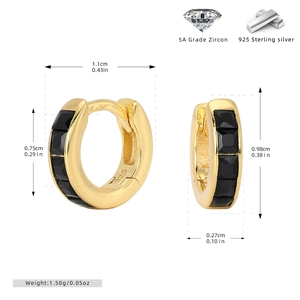 Détail de créoles en argent 925 avec zircon noir et dimensions du produit