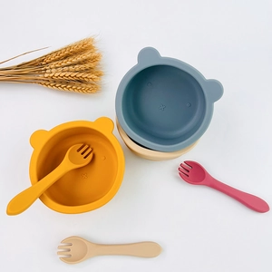 Cartoon bear-shaped silicone baby feeding set with suction bowls and matching spoons