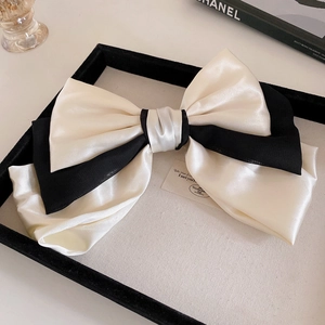 Elegante pinza para el pelo con lazo doble de satén en color crema y negro