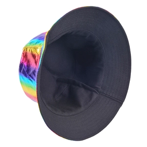 Chapeau bob holographique arc-en-ciel avec finition métallique et doublure noire