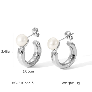 Detailed size specifications for silver C-shaped earrings with white pearls