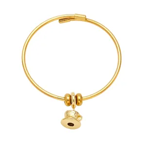 Brazalete minimalista chapado en oro de 18k con colgante de taza y tres cuentas móviles