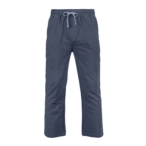 Dettaglio dei pantaloni in lino blu navy con strisce verticali e vita elastica con coulisse