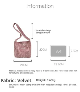 Dimensions du sac en velours rose: taille 27x20cm et bandoulière de 60cm de long