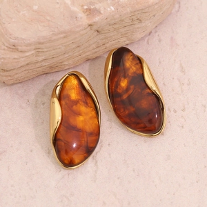 Retro geometric amber brown earrings with minimalist gold frame on stone base