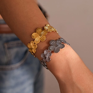 Fashionable 18K gold and silver stainless steel cutout flower open bangles for women