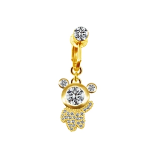 Détail d'un piercing de nombril ours en plaqué or orné de zircons blancs brillants