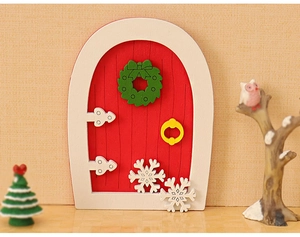 Miniature red wooden Christmas door with green wreath and snowflakes for dollhouse DIY decor