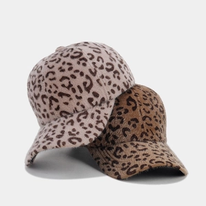Casquette de baseball léopard en fausse fourrure pour femme en beige et marron