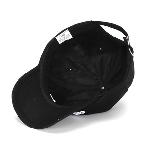 Berretto da baseball in cotone con ricamo CALL ME BABY e fibbia in metallo regolabile