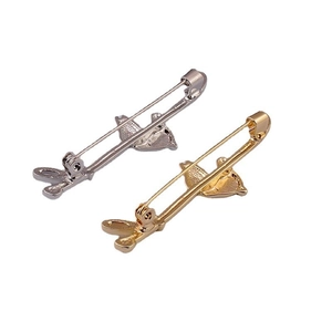 Fashionable gold and silver horse-shaped safety pin brooches for stylish suit decoration