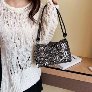 Sac baguette à paillettes noires et argentées avec bandoulière en corde tressée