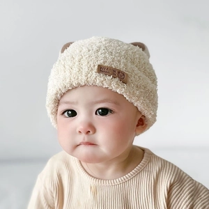 Warm baby plush earflap hat with cute bear ears in cream white fleece material