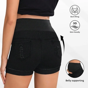 Dettaglio degli shorts premaman in denim con sollevamento 3D e supporto addominale