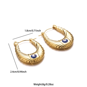 Detailed dimensions of golden Evil Eye U-shaped earrings with wing texture and weight specs