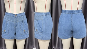 Detailansicht hellblauer Jeans-Shorts mit Vorder-, Seiten- und Rückansicht auf einer Puppe