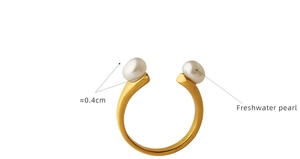 Detail of gold-plated U-shaped ring featuring 0.4cm natural freshwater pearls