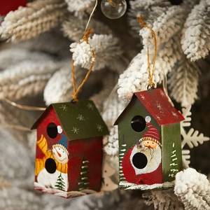 Décoration de Noël en métal avec motif bonhomme de neige suspendue à une branche enneigée