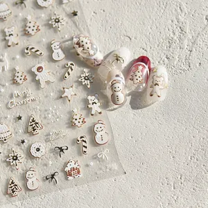 Détail d'autocollants 5D de Noël pour ongles avec bords dorés et motifs d'oursons