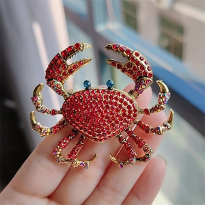 Luxury gold crab brooch with sparkling red rhinestones and blue eyes jewelry accessory