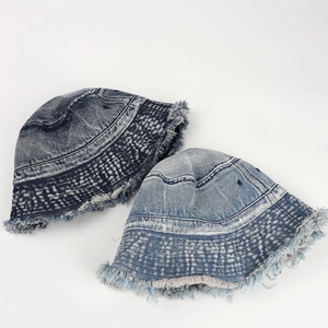 Set di cappelli alla pescatora in denim lavato blu con bordi sfrangiati vintage