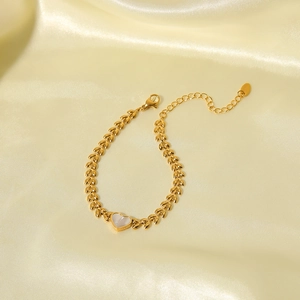 Bracciale a cuore in acciaio inossidabile placcato oro 18k con conchiglia bianca