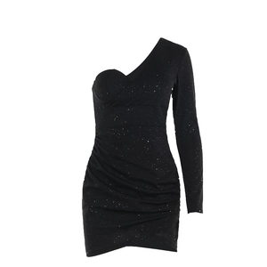 Vestido mini ajustado de un hombro en negro con purpurina y manga larga elegante
