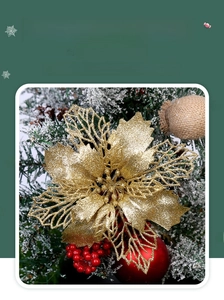 Détails de la fleur de Noël dorée scintillante et des baies rouges pour décoration