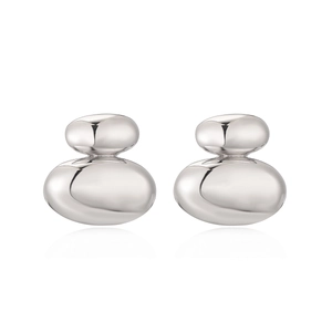 Moderne minimalistische silberne geometrische ovale Ohrringe mit polierter Metalloberfläche