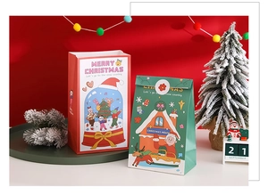 Détails des sacs cadeaux de Noël en papier avec sceau festif et décorations