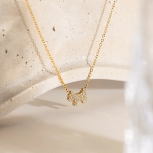 Collier classique en acier inoxydable doré avec pendentif chiot serti de cristaux