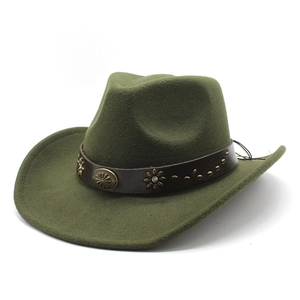 Détail chapeau de cowboy vert en feutre avec bandeau cuir et rivets fleurs vintage
