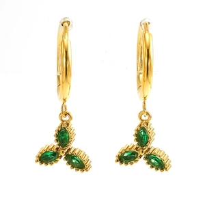 Elegante 18K vergulde titanium oorringen met groene marquise-vormige edelstenen