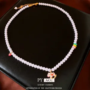 Collier De Künstliche Perles D'Imitation Avec Pendentif Cheval À Bascule Breloque Coeur En Émail Coloré Chaîne De Clavicule Bijoux