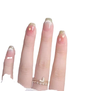 Cat-eye kunstnagels met tulpdesign en hartvormige stapelbare ringen voor dames