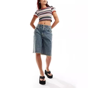 Jorts en jean bleu délavé coupe décontractée avec jambe droite et taille moyenne