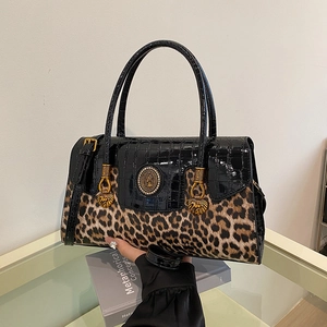 Retro Leopard Print PU Leather Handbag Women Vintage Crocodile Embossed Crossbody Bag With Golden Lion Hardware Elegant