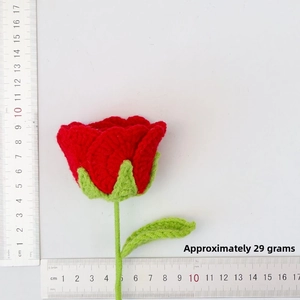 Handmade crochet red rose flower size detail showing 17cm length and 6cm diameter