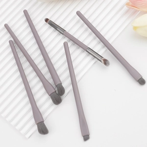 Set de 6 pinceaux à maquillage yeux violet Morandi avec poils synthétiques gris sur verre
