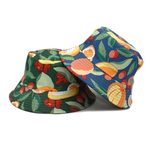 Reversible bucket hats with fruit print in navy and dark green cotton canvas