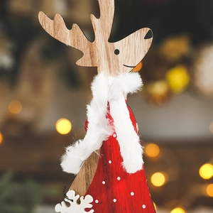 Renne de Noël artisanal en bois avec gilet rouge à pois et écharpe en fausse fourrure