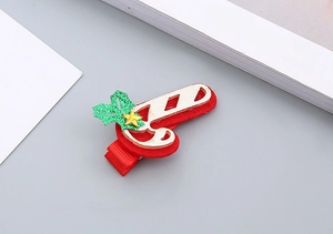 Détail de la pince à cheveux sucre d'orge pailletée avec houx pour le style de Noël