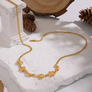 Collana in acciaio inossidabile placcato oro 18K con ciondoli sole luna e stella stile
