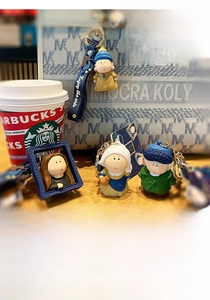 Detail of cute chubby art figure keychains featuring Mona Lisa and Van Gogh characters