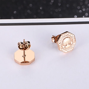 Boucles d'oreilles octogonales en or rose avec relief arbre et fermoirs à tige