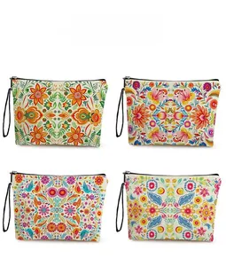 Détails de quatre trousses à maquillage style mexicain avec motifs fleurs et sangles