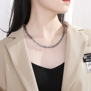 Minimalist 304 stainless steel geometric rectangular link chain necklace on model