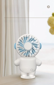 Detail of white astronaut mini fan featuring 1200mAh battery and blue 7-blade design
